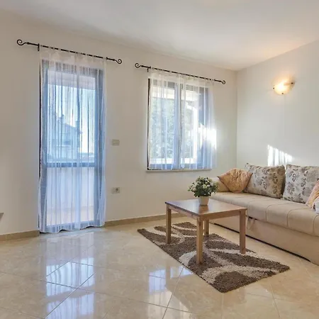 Lovely In With Kitchen Appartement
