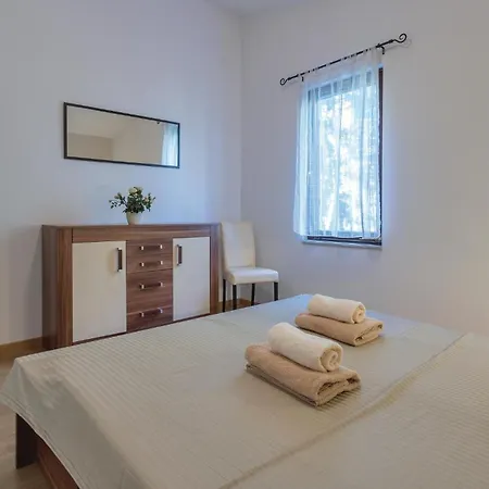 Beautiful In With Wifi Apartament Pula