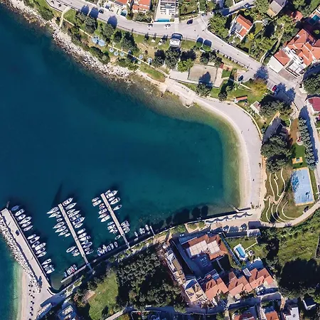 Apartament Beautiful In With Wifi Pula