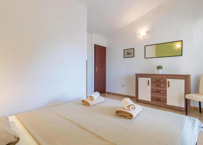 Appartamento Beautiful In With Wifi Pola